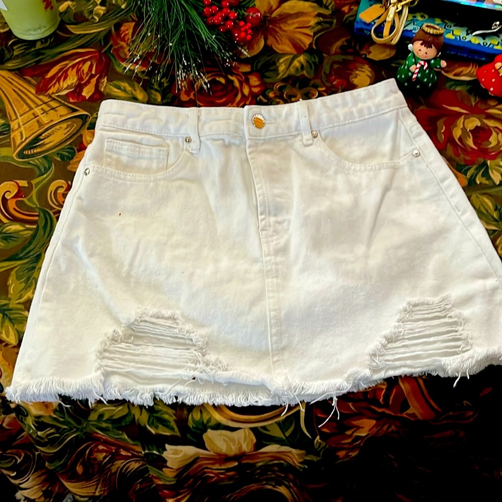 Forever 21 white denim mini skirt great condition